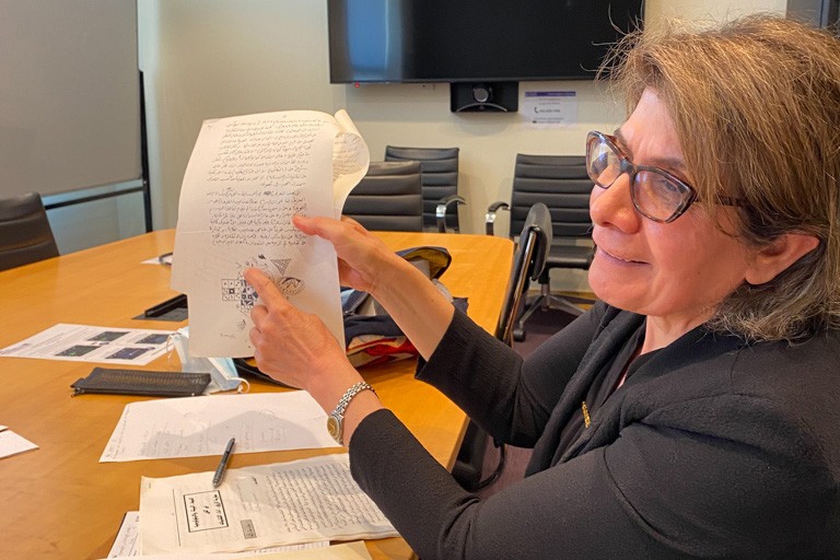 Nadwa Seminar with Hanaa Malallah: Reading Documents from the Artist's Archive